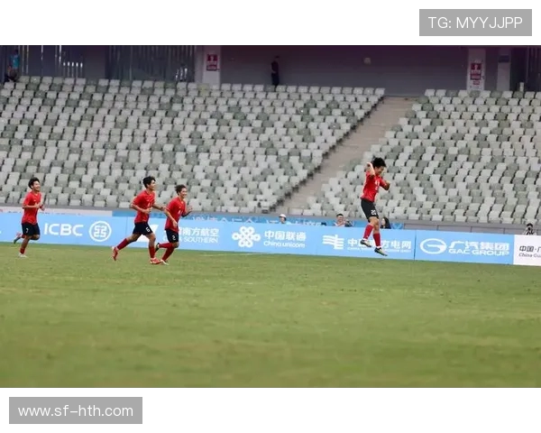 中国男足逆转取胜亚洲劲旅全场鏖战展现团队拼搏精神 中国男足逆转取胜亚洲劲旅全场鏖战展现团队拼搏精神
