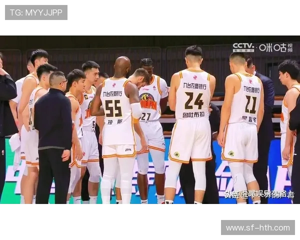 CBA季前赛精彩回顾广东队对阵青岛队的激烈对抗与精彩瞬间 CBA季前赛精彩回顾广东队对阵青岛队的激烈对抗与精彩瞬间